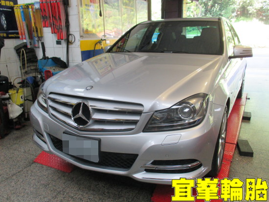 Mercedes-Benz W204 C300 輪胎對調 極致胎圈平衡