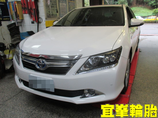 TOYOTA CAMRY HYBRID Assurance TripleMax 215/55/17 3D四輪定位