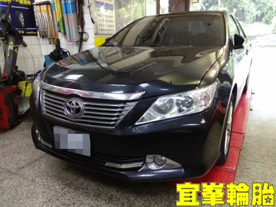 TOYOTA CAMRY BOHENG陶瓷競技前來令極致安裝 碟盤車銷研磨 Goodyear EfficientGrip Performance 215/55/17 胎圈最佳化平衡 四輪定位