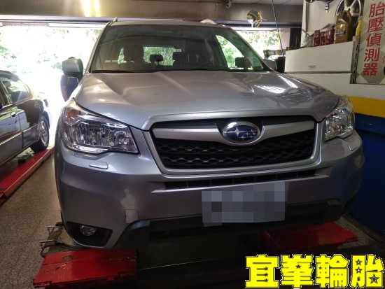 Subaru Forester Goodyear EfficientGrip Performance SUV 225/60/17  3D四輪定位