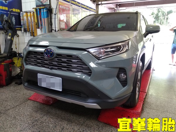 TOYOTA RAV4 HYBRID 自備平衡桿安裝 3D四輪定位