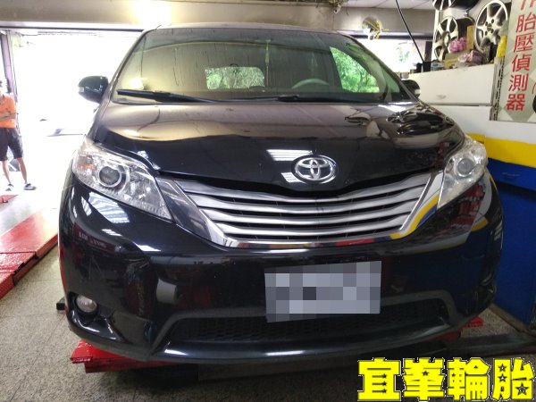 TOYOTA SIENNA SELENIA 5W30 輪胎對調