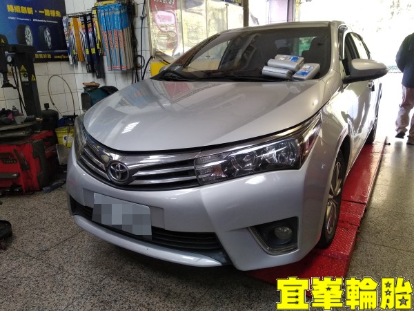 TOYOTA ALTIS 自備機油保養 傳動軸防塵套更換 3D四輪定位