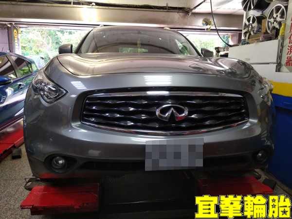 Infiniti FX35 行駛偏向 3D四輪定位