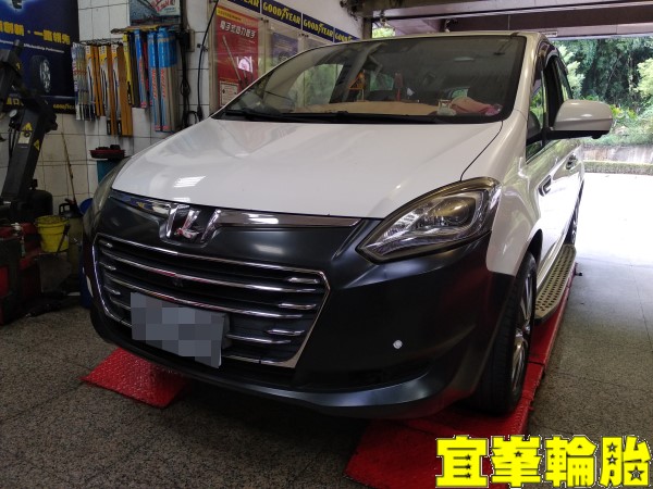 Luxgen M7 Turbo Goodyear EfficientGrip Performance 2 215/55/17 3D四輪定位