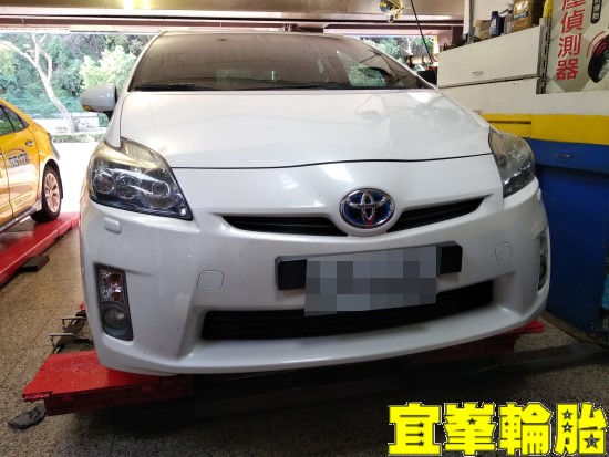 TOYOTA PRIUS Yokohama BluEarth-ES ES32 215/45/17  3D四輪定位