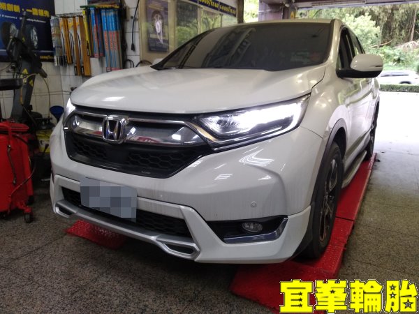 HONDA CR-V Goodyear EfficientGrip Performance SUV 235/60/18 3D四輪定位