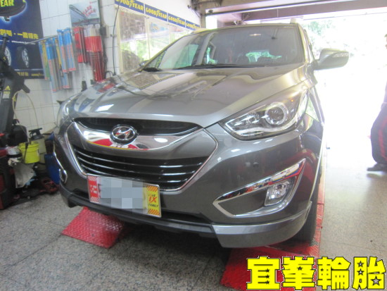 HYUNDAI IX35 底盤異音 BOHENG陶瓷競技前來令 BOHENG前劃線碟盤跟換 Goodyear EfficientGrip SUV 225/60/17 3D四輪定位