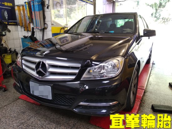 Mercedes Benz W204 C180 Yokohama AE01F 205/55/16 3D四輪定位