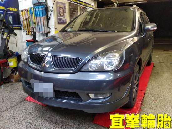 Mitsubishi Savrin Goodyear EfficientGrip Performance 215/55/17 3D四輪定位