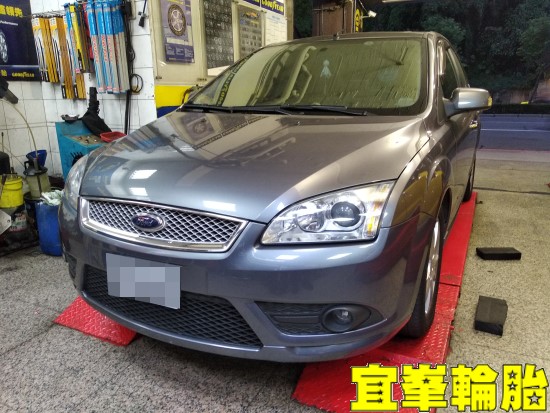 FORD FOCUS Yokohama AE01F 205/55/16 3D四輪定位