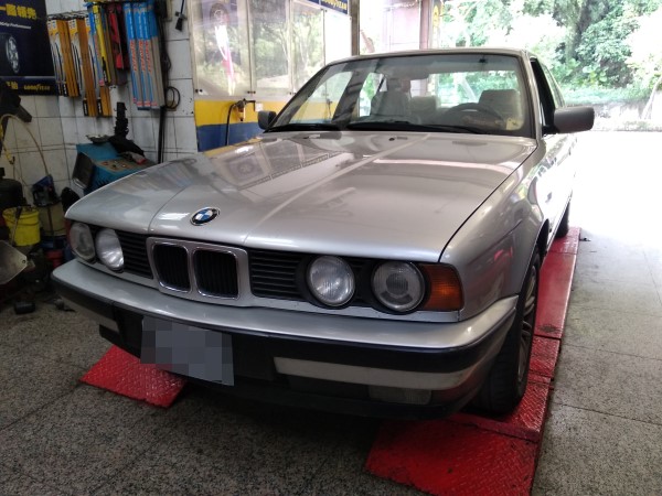 BMW E34 520 Yokohama AE01F 205/65/15 3D四輪定位 ORO W410-A TPMS極致安裝 胎圈最佳化平衡 SELENIA 5W40