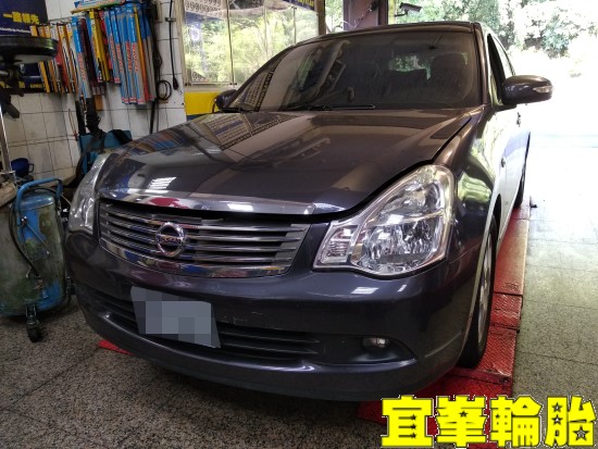 NISSAN bluebird SELENIA 5W40 SWD CVTS ATF 輪胎對調