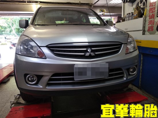 Mitsubishi ZINGER SELENIA 10W40 踏板拆除