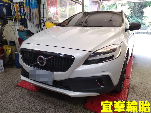 VOLVO V40 Cross Country T4 AWD Pirelli Cinturato P7(P7C2) 225/45/18 3D四輪定位