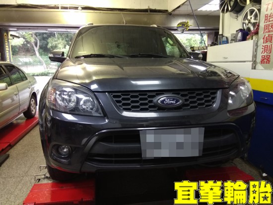 FORD ESCAPE Goodyear EfficientGrip Performance SUV 215/70/16 3D四輪定位