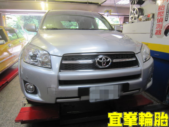 TOYOTA RAV4 Goodyear EfficientGrip SUV 235/55/18 3D四輪定位