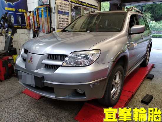 Mitsubishi Outlander SELENIA 5W50 Goodyear Assurance triplemax 215/60/16