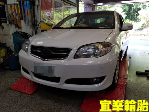 TOYOTA VIOS Yokohama AE01F 175/65/14 3D四輪定位