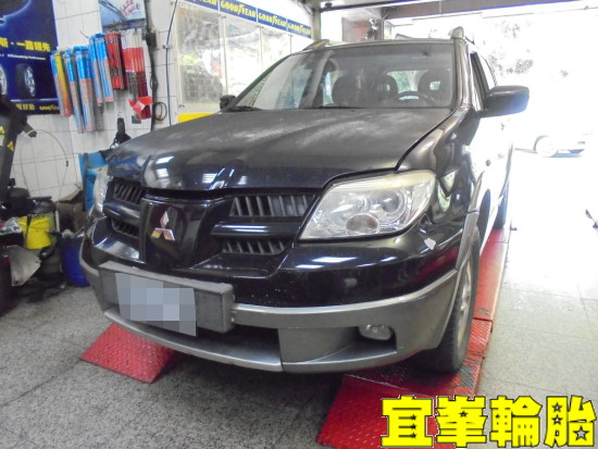 Mitsubishi  OUTLANDER Goodyear EfficientGrip Performance SUV 215/65/16 SELENIA 10W40 3D四輪定位