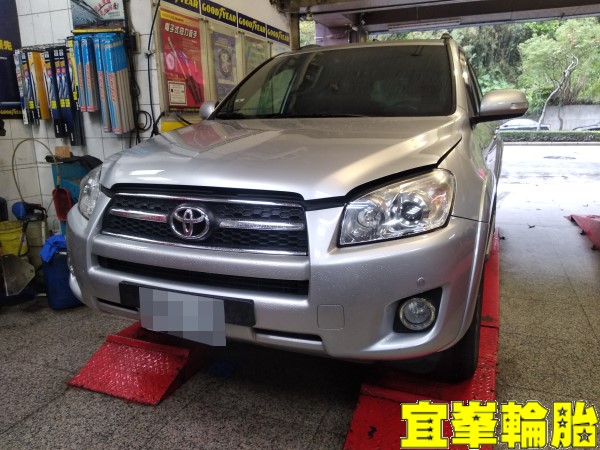 TOYOTA RAV4 SELENIA 5W40 輪胎對調 引擎空氣濾網更換