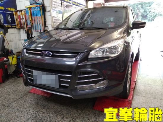 FORD KUGA  Goodyear EfficientGrip Performance SUV 235/50/18 3D四輪定位  SELENIA 5W30