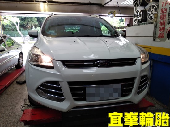 FORD KUGA  輪胎跳花 定位檢查