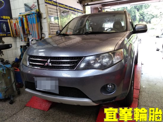 Mitsubishi Outlander Goodyear EfficientGrip Performance SUV 215/70/16