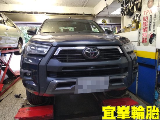 TOYOTA Hilux Cooper Discoverer AT3 4S 265/65/18 胎圈最佳化平衡