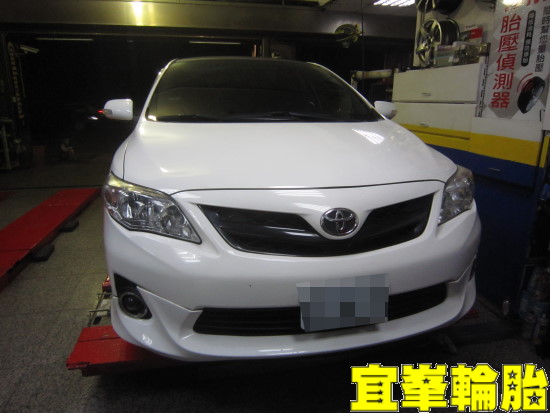 TOYOTA ALTIS SELENIA 5W30 Goodyear Assurance TripleMax 215/45/17 胎圈最佳化平衡 3D四輪定位