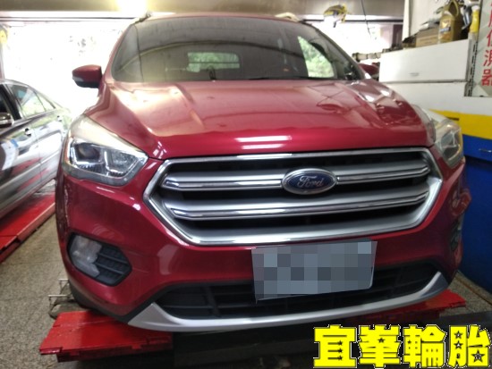 FORD KUGA Goodyear EfficientGrip Performance SUV 235/50/18 3D四輪定位