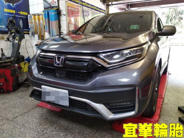 HONDA CR-V Goodyear EfficientGrip Performance SUV 235/60/18 胎圈最佳化平衡 3D四輪定位