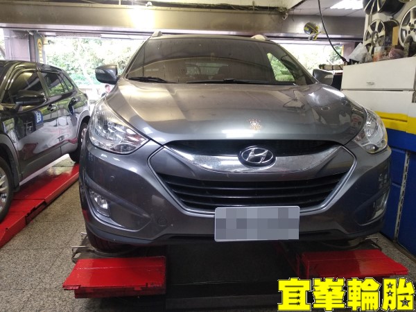 Hyundai ix35 Goodyear Goodyear EfficientGrip Performance SUV 225/60/17 胎圈最佳化平衡 3D四輪定位