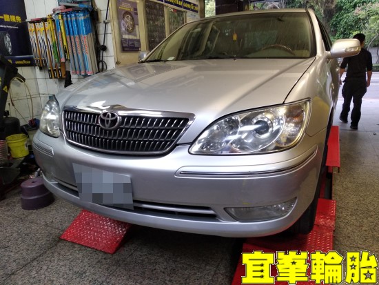 TOYOTA CAMRY SELENIA 5W40 輪胎對調
