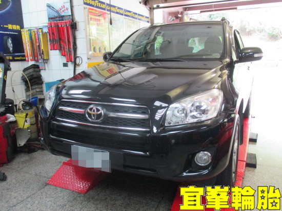 TOYOTA RAV4 Goodyear EfficientGrip SUV 225/65/17 3D四輪定位