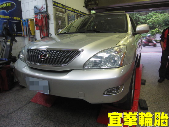 LEXUS RX330 CSC5 SUV 235/55/18 胎圈最佳化平衡 3D四輪定位
