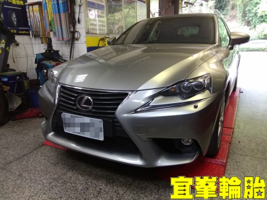 Lexus IS200t  SELENIA 0W30 輪胎對調