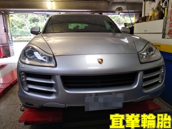 Porsche Cayenne  自備輪胎更換