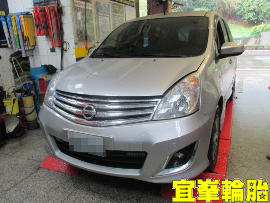 NISSAN LIVINA 輪胎對調