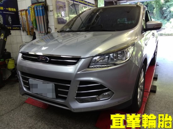 FORD KUGA Goodyear EfficientGrip Performance SUV 235/50/18 胎圈最佳化平衡 3D四輪定位