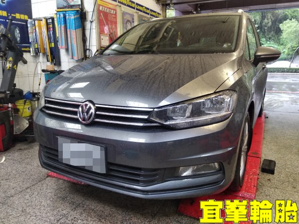 Volkswagen Touran Pirelli Cinturato P7(P7C2) 防穿刺 215/55/17 胎圈最佳化平衡 3D四輪定位