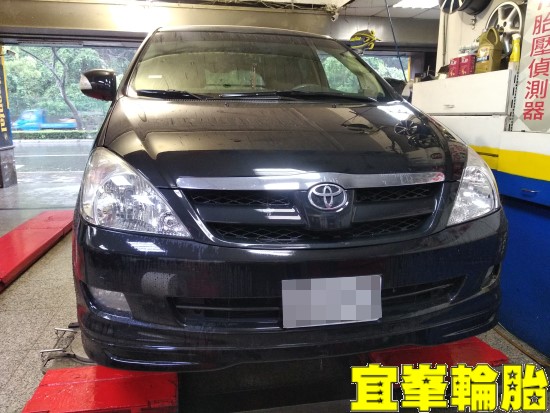 TOYOTA INNOVA Goodyear EfficientGrip Performance 215/55/17  3D四輪定位