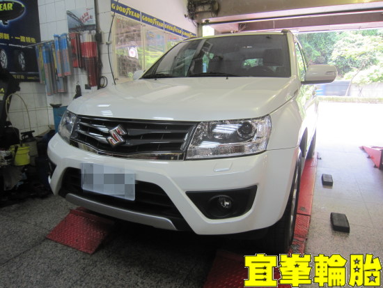 Suzuki Grand Vitara Goodyear EfficientGrip SUV 225/65/17 3D四輪定位