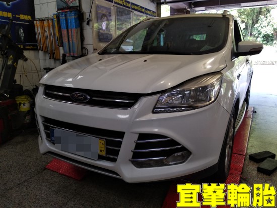 FORD KUGA  SELENIA 5W30 輪胎對調